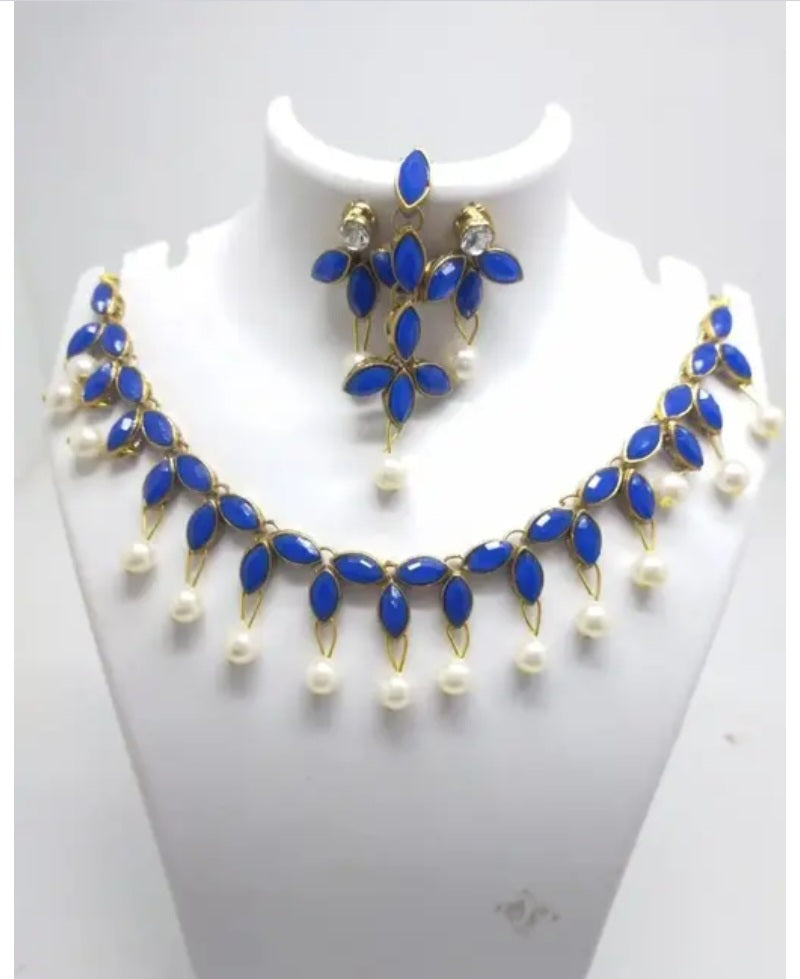 Floral fusion blue necklace